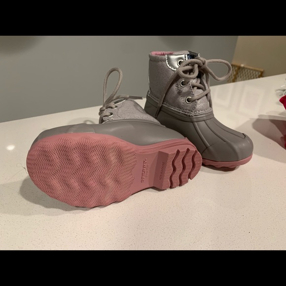 SPERRY kid duck boots - grey & pink. NEVER WORN - Picture 2 of 2